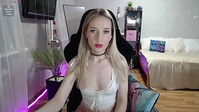 Snapshot of Little_Soph chatting on January 25, 2025, 12:17 am Little Soph online show from January 25, 2025, 12:17 am