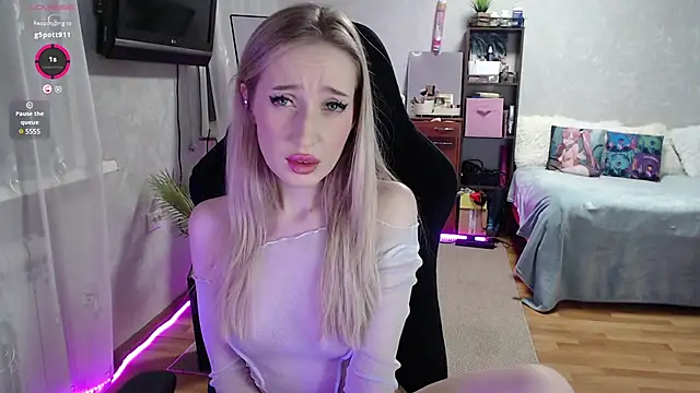 Snapshot of Little_Soph chatting on March 6, 2025, 12:10 am Little Soph online show from March 6, 2025, 12:10 am