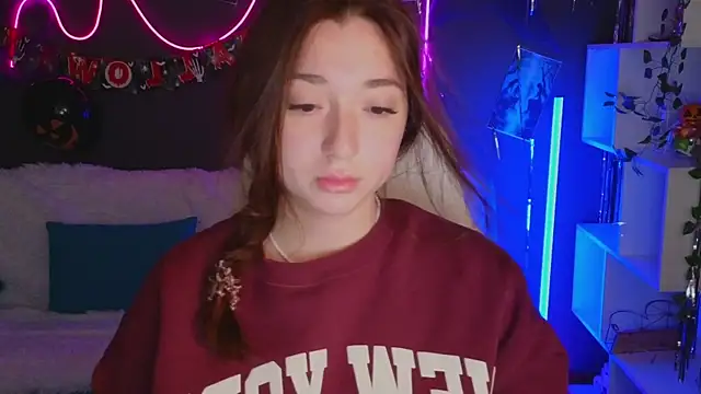 Snapshot of YasmineWest chatting on October 28, 2025, 1:50 am YasmineWest online show from October 28, 2025, 1:50 am