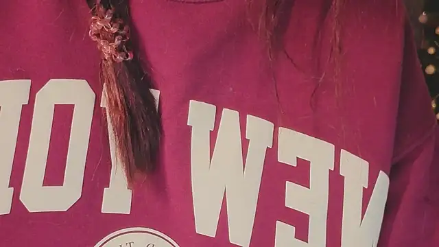 Snapshot of YasmineWest chatting on December 1, 2025, 1:50 am YasmineWest online show from December 1, 2025, 1:50 am