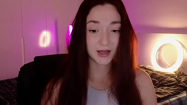 Snapshot of YasmineWest chatting on July 22, 2026, 9:11 am YasmineWest online show from July 22, 2026, 9:11 am