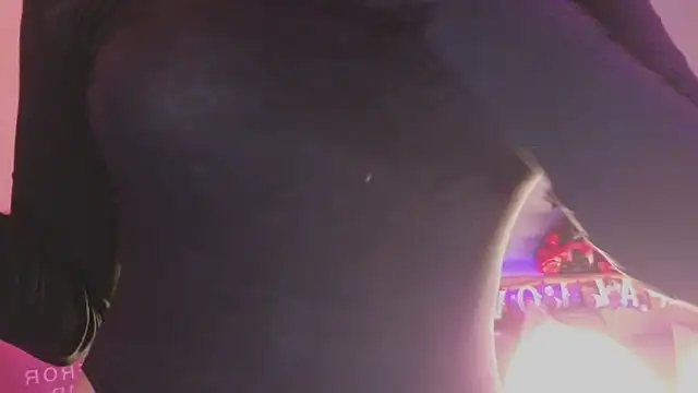 Snapshot of YasmineWest chatting on October 27, 2025, 2:12 am YasmineWest online show from October 27, 2025, 2:12 am