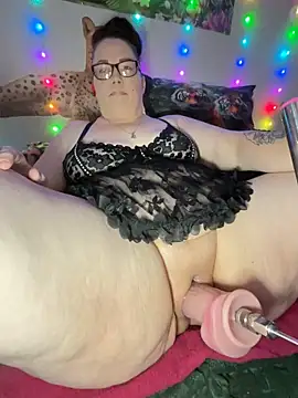 Snapshot of fatfabulous1981 chatting on May 21, 2026, 9:56 pm fatfabulous1981 online show from May 21, 2026, 9:56 pm