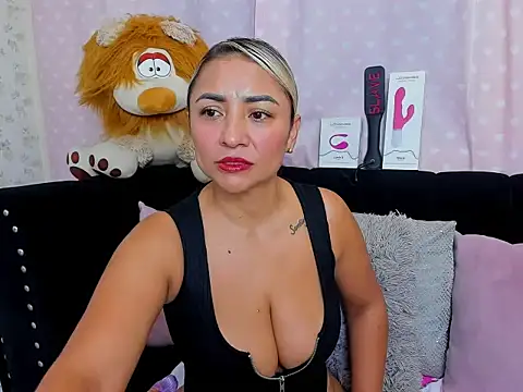 Snapshot of milf_bigass_ chatting on November 21, 2025, 12:15 pm milf bigass online show from November 21, 2025, 12:15 pm