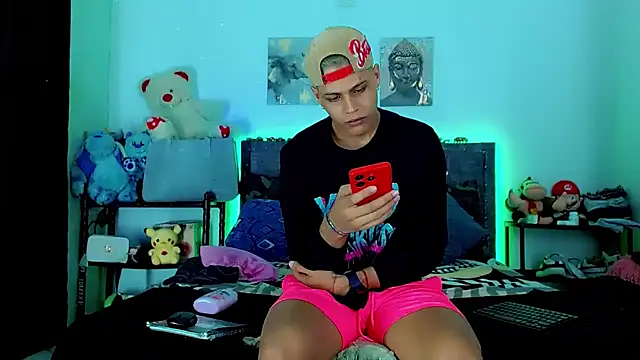 Liamscott  online show from March 14, 2026, 11:33 pm