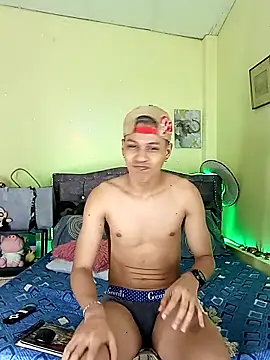 Liamscott  online show from March 28, 2026, 9:49 pm