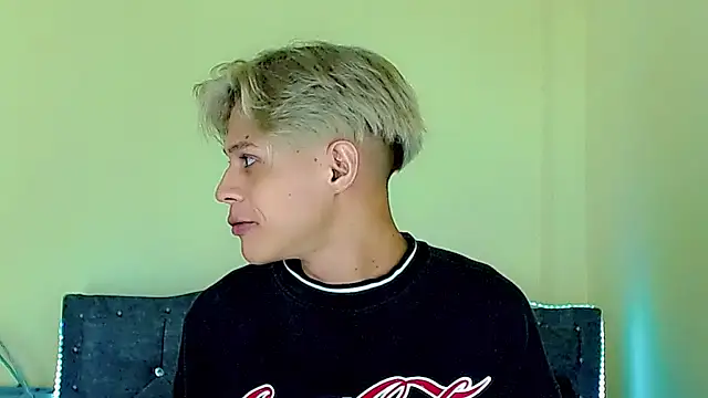 Snapshot of Liamscott_ chatting on May 6, 2026, 7:18 pm Liamscott online show from May 6, 2026, 7:18 pm