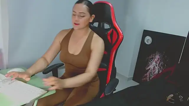 Noamartin  online show from April 6, 2026, 11:39 pm