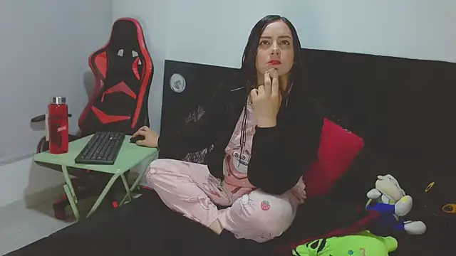 Snapshot of Noamartin_ chatting on April 23, 2026, 2:51 am Noamartin online show from April 23, 2026, 2:51 am
