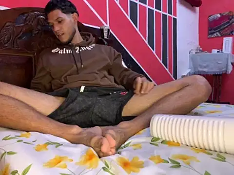 tanned boy online show from May 3, 2026, 11:04 am