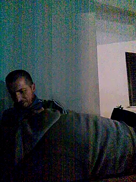 Snapshot of tinybear79 chatting on October 6, 2025, 9:37 pm tinybear79 online show from October 6, 2025, 9:37 pm
