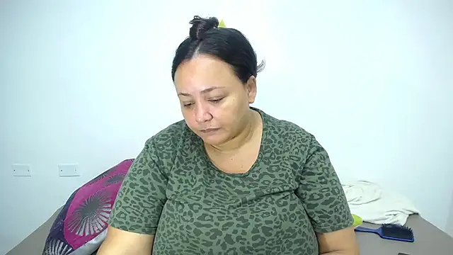 Snapshot of CrushOnMe_ chatting on January 17, 2026, 12:42 pm CrushOnMe online show from January 17, 2026, 12:42 pm