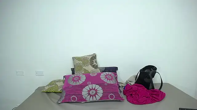 Snapshot of CrushOnMe_ chatting on February 5, 2026, 6:09 am CrushOnMe online show from February 5, 2026, 6:09 am