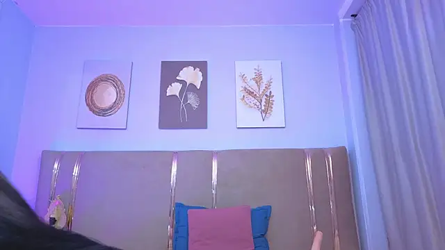 sarah cruzz  online show from December 5, 2025, 1:16 am