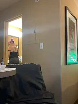 Snapshot of renegade_vyxxen chatting on January 29, 2025, 3:22 am renegade vyxxen online show from January 29, 2025, 3:22 am