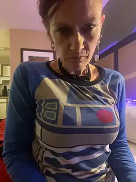 Snapshot of renegade_vyxxen chatting on February 5, 2025, 7:18 am renegade vyxxen online show from February 5, 2025, 7:18 am