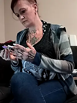 Snapshot of renegade_vyxxen chatting on December 14, 2025, 4:34 pm renegade vyxxen online show from December 14, 2025, 4:34 pm