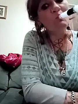 Snapshot of renegade_vyxxen chatting on November 24, 2025, 4:23 am renegade vyxxen online show from November 24, 2025, 4:23 am