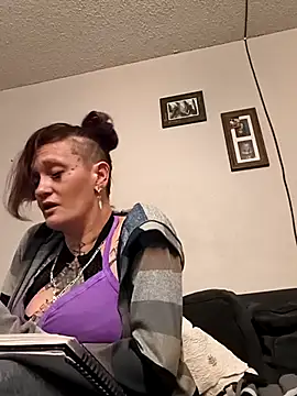 Snapshot of renegade_vyxxen chatting on February 3, 2026, 3:04 am renegade vyxxen online show from February 3, 2026, 3:04 am