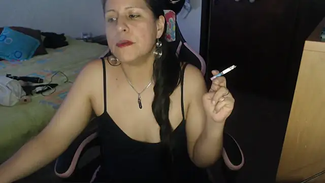 Snapshot of LucifernandaSw chatting on April 28, 2026, 2:27 am LucifernandaSw online show from April 28, 2026, 2:27 am