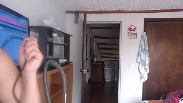 Snapshot of LucifernandaSw chatting on February 12, 2025, 9:54 pm LucifernandaSw online show from February 12, 2025, 9:54 pm