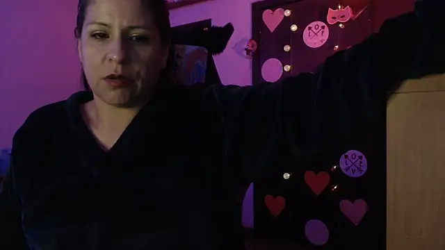 Snapshot of LucifernandaSw chatting on March 27, 2026, 9:10 am LucifernandaSw online show from March 27, 2026, 9:10 am