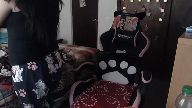 Snapshot of LucifernandaSw chatting on April 1, 2026, 2:36 pm LucifernandaSw online show from April 1, 2026, 2:36 pm