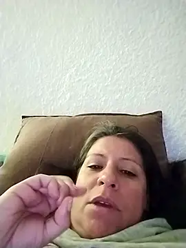 Snapshot of LucifernandaSw chatting on May 17, 2026, 10:48 am LucifernandaSw online show from May 17, 2026, 10:48 am