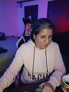 Snapshot of LucifernandaSw chatting on May 20, 2026, 4:42 am LucifernandaSw online show from May 20, 2026, 4:42 am
