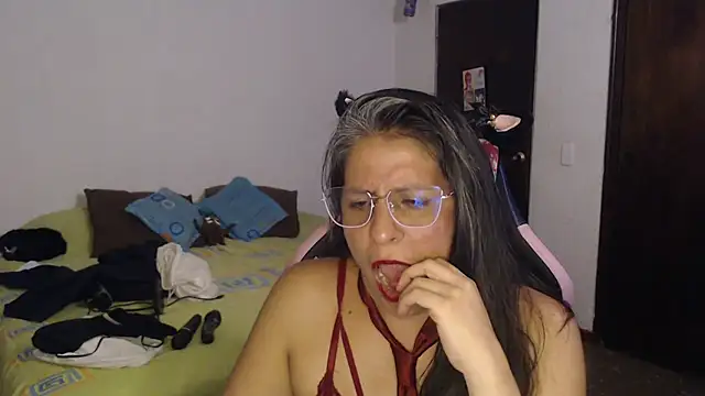 Snapshot of LucifernandaSw chatting on May 14, 2026, 5:04 am LucifernandaSw online show from May 14, 2026, 5:04 am