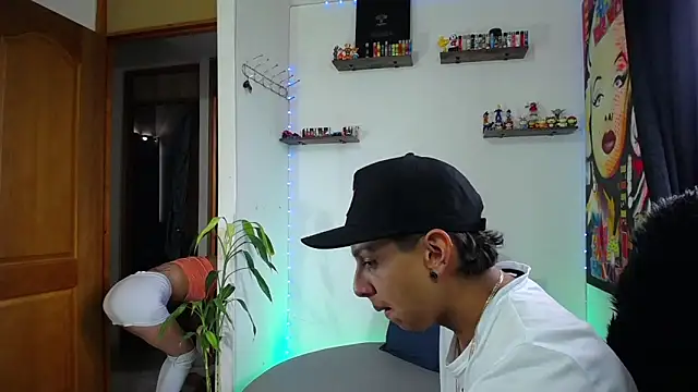 HillAndJack333 online show from January 19, 2025, 1:01 pm