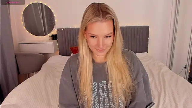 Snapshot of CassieRayss chatting on March 16, 2026, 8:07 am CassieRayss online show from March 16, 2026, 8:07 am