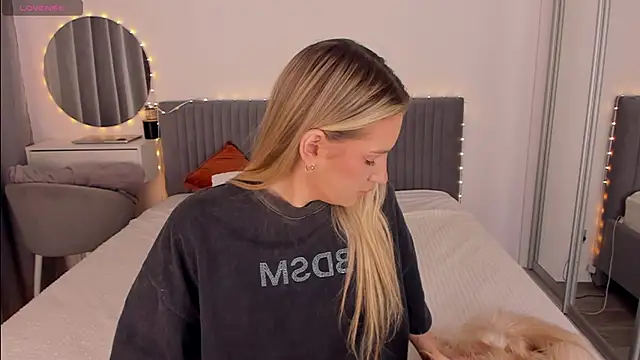 Snapshot of CassieRayss chatting on April 11, 2026, 12:31 pm CassieRayss online show from April 11, 2026, 12:31 pm