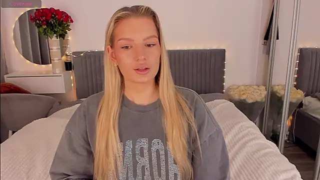 Snapshot of CassieRayss chatting on March 26, 2026, 11:30 am CassieRayss online show from March 26, 2026, 11:30 am