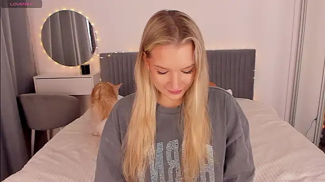 Snapshot of CassieRayss chatting on March 13, 2026, 9:36 am CassieRayss online show from March 13, 2026, 9:36 am