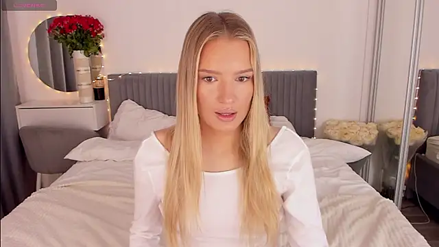 Snapshot of CassieRayss chatting on March 25, 2026, 12:15 pm CassieRayss online show from March 25, 2026, 12:15 pm