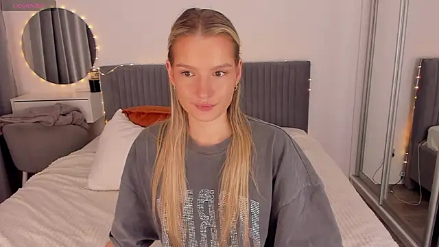 Snapshot of CassieRayss chatting on April 14, 2026, 2:44 pm CassieRayss online show from April 14, 2026, 2:44 pm