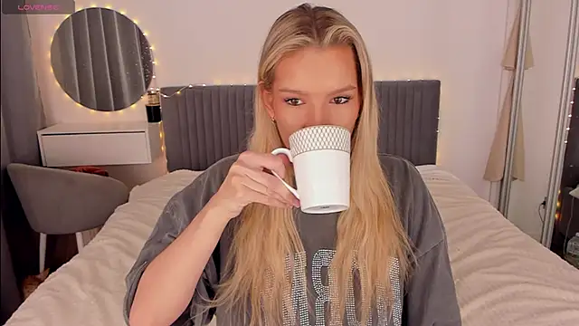 CassieRayss online show from February 23, 2026, 11:22 am