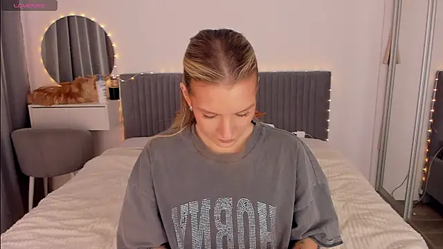 Snapshot of CassieRayss chatting on April 2, 2026, 2:35 pm CassieRayss online show from April 2, 2026, 2:35 pm