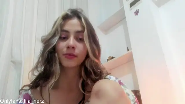 Snapshot of Liherz chatting on December 12, 2024, 12:59 am Liherz online show from December 12, 2024, 12:59 am