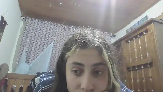 Snapshot of Liherz chatting on December 18, 2024, 4:09 am Liherz online show from December 18, 2024, 4:09 am