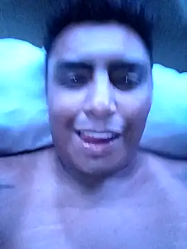 Snapshot of Leon_69ht chatting on May 8, 2026, 3:32 am Leon 69ht online show from May 8, 2026, 3:32 am