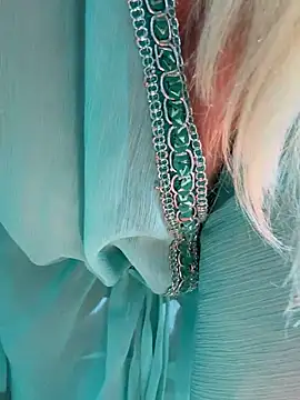 Snapshot of EmmaInLove23 chatting on October 2, 2025, 2:04 am EmmaInLove23 online show from October 2, 2025, 2:04 am