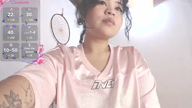 Amara18  online show from November 15, 2025, 9:13 am