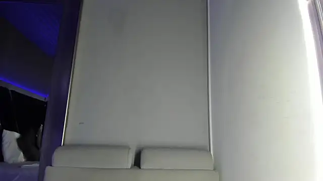 Snapshot of Amareto_ chatting on April 7, 2026, 9:44 am Amareto online show from April 7, 2026, 9:44 am