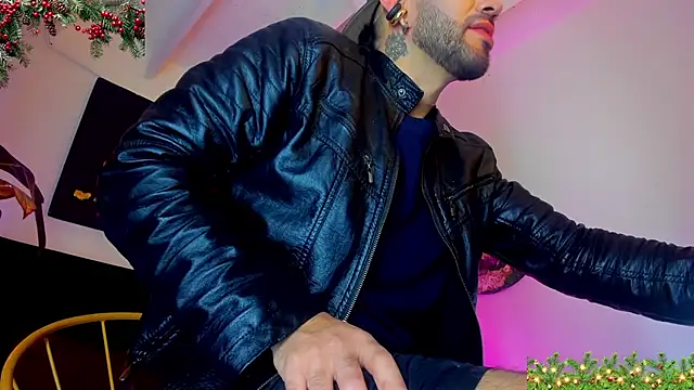 Snapshot of LatinMilk_ chatting on December 5, 2025, 1:05 am LatinMilk online show from December 5, 2025, 1:05 am