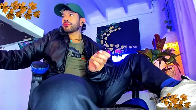 Snapshot of LatinMilk_ chatting on November 11, 2025, 11:09 pm LatinMilk online show from November 11, 2025, 11:09 pm