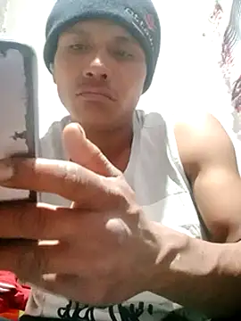 Snapshot of Moreno1813 chatting on February 8, 2025, 6:33 am Moreno1813 online show from February 8, 2025, 6:33 am