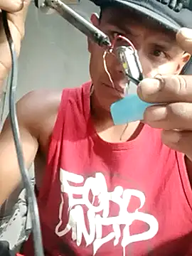 Snapshot of Moreno1813 chatting on March 18, 2025, 2:29 am Moreno1813 online show from March 18, 2025, 2:29 am