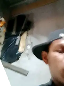 Snapshot of Moreno1813 chatting on March 6, 2025, 6:52 am Moreno1813 online show from March 6, 2025, 6:52 am